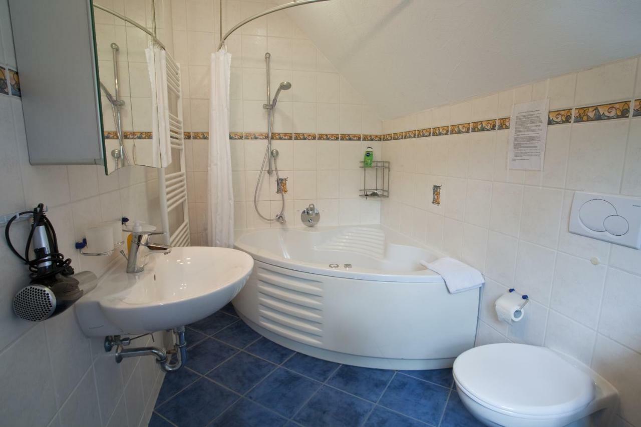 Ferienhaus Wetzel ไวเลอร์-ซิมเมอร์แบร์ก ภายนอก รูปภาพ